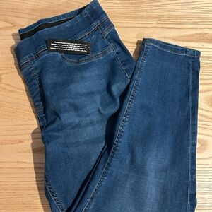 NWT. D&Co. Jeggings Skinny Leg. Size 16p.